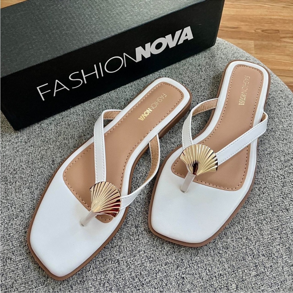 ❌SOLD❌ NIB Fashion Nova White Sandals with Gold Shell Accent